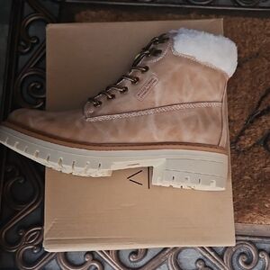 Tan Fur-Lined Women's Boots